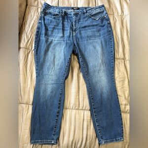 Judy Blue Relaxed Fit Jeans in Classic Blue